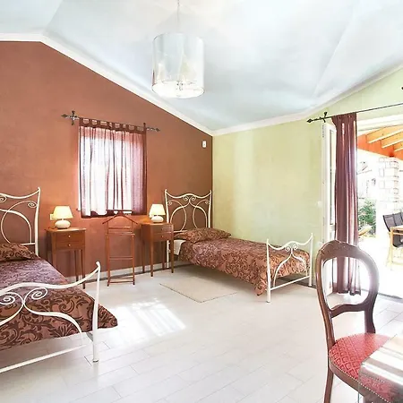 Cuzzera Villa *